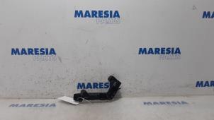 Gebruikte Bumpersteun links-achter Citroen C4 Cactus (0B/0P) 1.2 PureTech 82 12V Prijs € 15,00 Margeregeling aangeboden door Maresia Parts