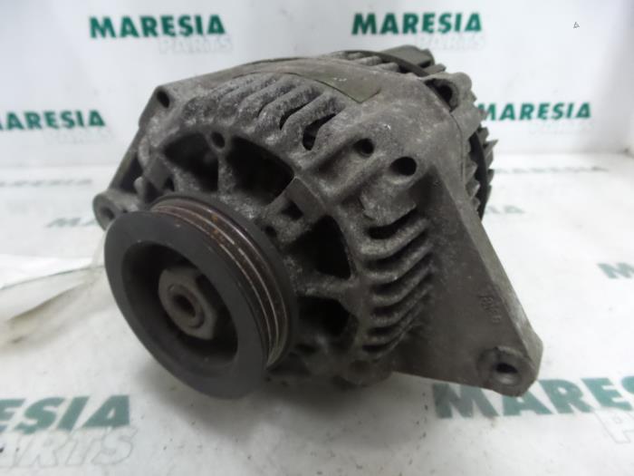 Gebruikte Dynamo Renault Megane Coupé (DA) 1.6i Prijs € 40,00 Margeregeling aangeboden door Maresia Parts