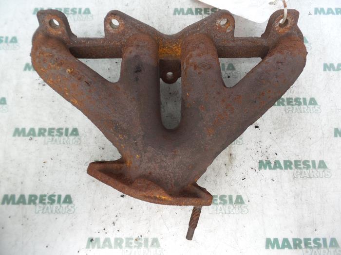 Gebruikte Uitlaatspruitstuk Renault Kangoo (KC) 1.2 Prijs € 35,00 Margeregeling aangeboden door Maresia Parts