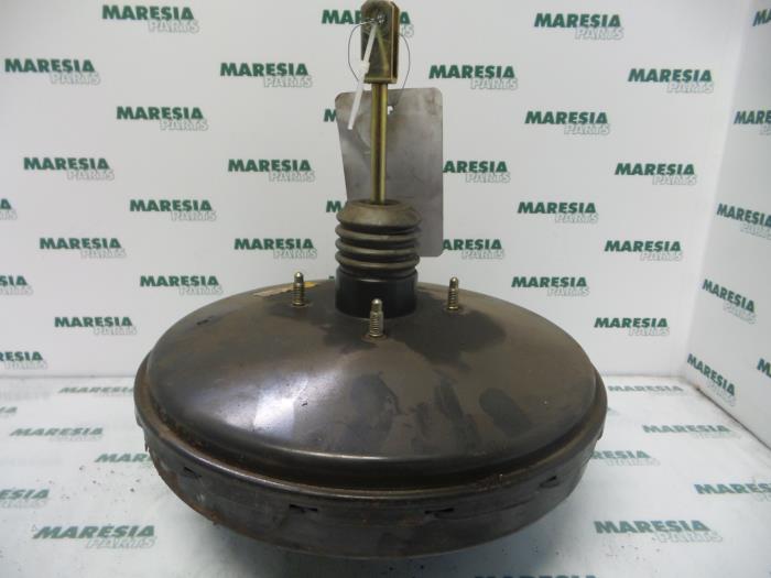Gebruikte Rembooster Opel Movano (4A1; 4A2; 4B2; 4B3; 4C2; 4C3) 2.5 CDTI Prijs € 90,75 Inclusief btw aangeboden door Maresia Parts
