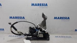 Gebruikte Versnellingspook Renault Zoé (AG) 65kW Prijs € 75,00 Margeregeling aangeboden door Maresia Parts