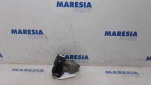 Gebruikte Motorrubber Renault Zoé (AG) 46kW Prijs € 75,00 Margeregeling aangeboden door Maresia Parts