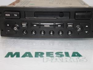 Gebruikte Radio Peugeot 206 (2A/C/H/J/S) 1.6 16V Prijs € 55,00 Margeregeling aangeboden door Maresia Parts