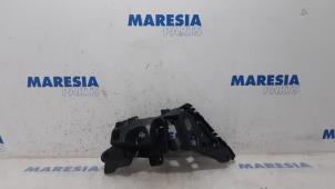 Gebruikte Bumpersteun rechts-achter Renault Clio IV (5R) 0.9 Energy TCE 90 12V Prijs € 20,00 Margeregeling aangeboden door Maresia Parts