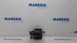 Gebruikte Remklauw (Tang) rechts-achter Peugeot 207 CC (WB) 1.6 16V Prijs € 19,90 Margeregeling aangeboden door Maresia Parts