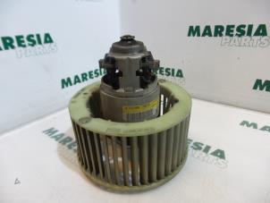 Gebruikte Kachel Ventilatiemotor Renault Megane Coupé (DA) 1.6i Prijs € 20,00 Margeregeling aangeboden door Maresia Parts