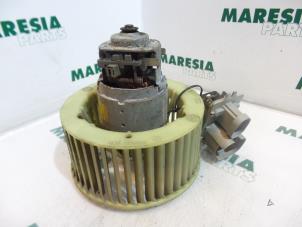 Gebruikte Kachel Ventilatiemotor Renault Megane Coupé (DA) 2.0i Prijs € 20,00 Margeregeling aangeboden door Maresia Parts