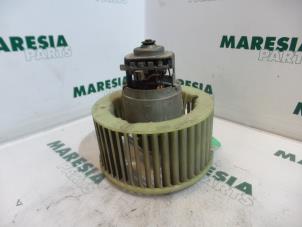 Gebruikte Aanjager Renault Megane Prijs € 20,00 Margeregeling aangeboden door Maresia Parts