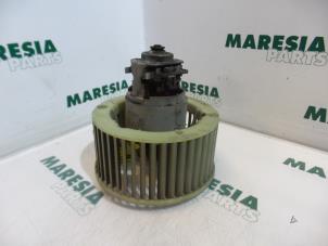 Gebruikte Kachel Ventilatiemotor Renault Megane Coupé (DA) 1.6i Prijs € 20,00 Margeregeling aangeboden door Maresia Parts