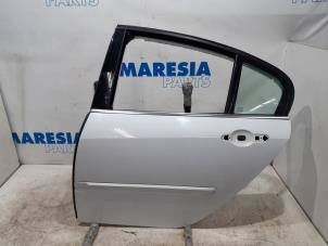 Gebruikte Portier 4Deurs links-achter Renault Laguna III (BT) 2.0 16V Prijs € 210,00 Margeregeling aangeboden door Maresia Parts