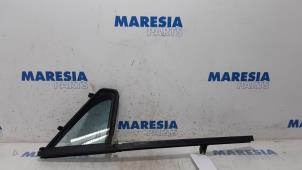 Gebruikte Driehoeks Ruit rechts-voor Renault Zoé (AG) 65kW Prijs € 60,00 Margeregeling aangeboden door Maresia Parts