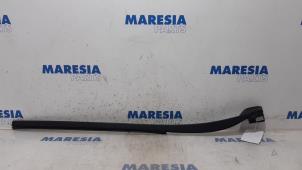 Gebruikte Voorruitlijst Renault Zoé (AG) 46kW Prijs € 45,00 Margeregeling aangeboden door Maresia Parts