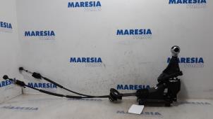 Gebruikte Versnellingspook Citroen DS3 (SA) 1.4 16V VTi Prijs € 39,98 Margeregeling aangeboden door Maresia Parts