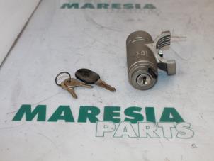 Gebruikte Sleutel + Contactslot Fiat Fiorino (146) 1.3 70 Prijs € 25,00 Margeregeling aangeboden door Maresia Parts