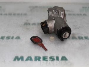 Gebruikte Sleutel + Contactslot Fiat Cinquecento 0.9 i.e. S Prijs € 25,00 Margeregeling aangeboden door Maresia Parts