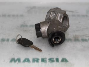 Gebruikte Kontaktslot + Sleutel Fiat Cinquecento 0.9 i.e. S Prijs € 25,00 Margeregeling aangeboden door Maresia Parts