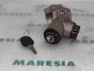 Gebruikte Sleutel + Contactslot Fiat Cinquecento 0.9 i.e. S Prijs € 25,00 Margeregeling aangeboden door Maresia Parts