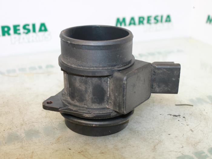 Gebruikte Luchthoeveelheidsmeter Fiat Scudo (220Z) 2.0 JTD 16V Prijs € 42,35 Inclusief btw aangeboden door Maresia Parts