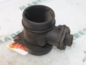 Gebruikte Luchthoeveelheidsmeter Fiat Marea (185AX) 1.9 Tds 100 ELX Prijs € 50,00 Margeregeling aangeboden door Maresia Parts
