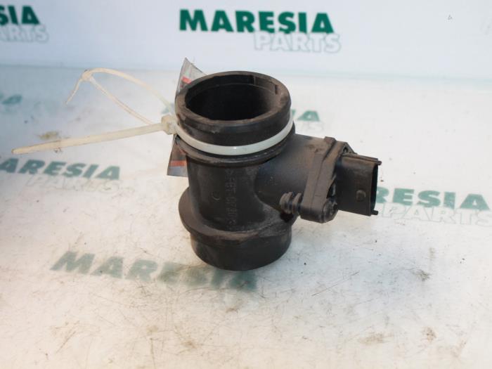 Gebruikte Luchthoeveelheidsmeter Fiat Punto II (188) 1.3 JTD Multijet 16V Prijs € 35,00 Margeregeling aangeboden door Maresia Parts