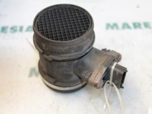 Gebruikte Luchthoeveelheidsmeter Fiat Punto II (188) 1.9 JTD 80 ELX 5-Drs. Prijs € 35,00 Margeregeling aangeboden door Maresia Parts