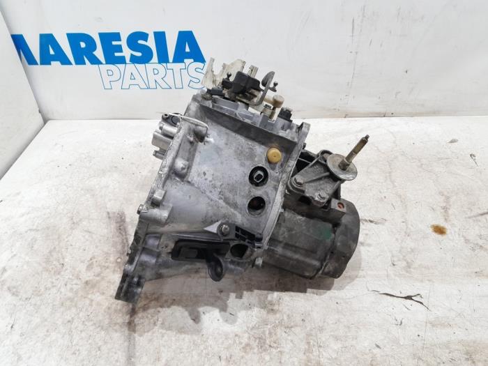 Gebruikte Versnellingsbak Peugeot 307 CC (3B) 2.0 16V Prijs € 446,25 Margeregeling aangeboden door Maresia Parts
