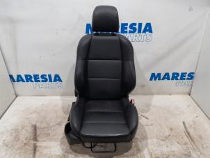 Gebruikte Voorstoel rechts Peugeot 307 CC (3B) 2.0 16V Prijs € 125,00 Margeregeling aangeboden door Maresia Parts