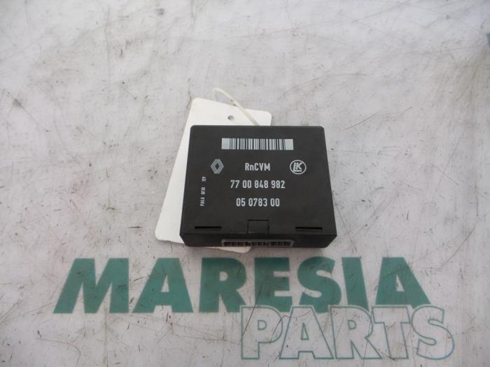 Gebruikte Cabriokap computer Renault Megane (EA) 1.6 16V Sport Prijs € 65,00 Margeregeling aangeboden door Maresia Parts