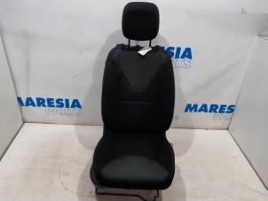 Gebruikte Voorstoel rechts Renault Clio IV (5R) 0.9 Energy TCE 90 12V Prijs € 105,00 Margeregeling aangeboden door Maresia Parts