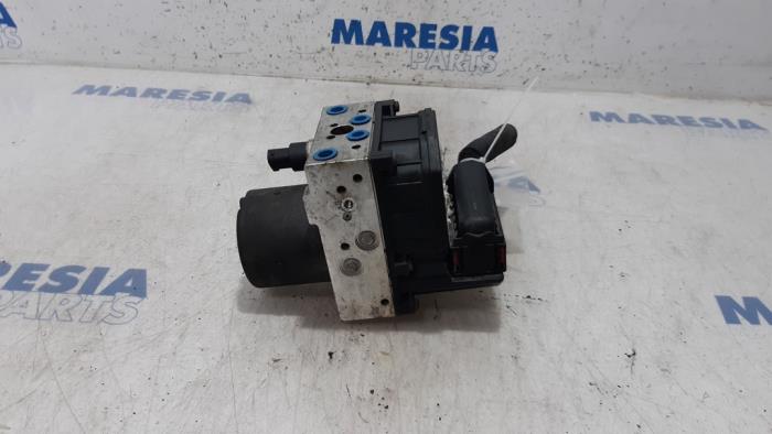 Gebruikte ABS Pomp Peugeot 307 CC (3B) 2.0 16V Prijs € 79,95 Margeregeling aangeboden door Maresia Parts
