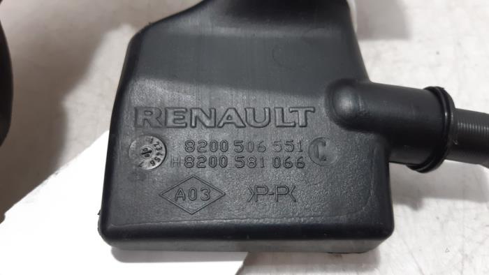 Luchtinlaat slang van een Renault Laguna III (BT) 2.0 16V 2008