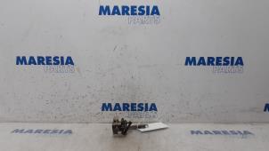 Gebruikte Koplampmotor Renault Laguna III (BT) 2.0 16V Prijs € 40,00 Margeregeling aangeboden door Maresia Parts