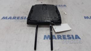 Gebruikte Hoofdsteun Peugeot 307 CC (3B) 2.0 16V Prijs € 50,00 Margeregeling aangeboden door Maresia Parts