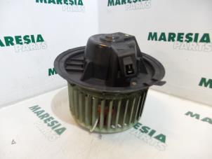 Gebruikte Chaufage Ventilatiemotor Fiat Bravo (182A) 1.2 16V Prijs € 25,00 Margeregeling aangeboden door Maresia Parts