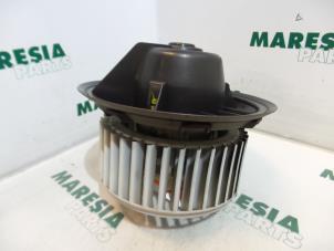 Gebruikte Kachel Ventilatiemotor Fiat Multipla (186) 1.6 16V 100 SX,ELX Prijs € 40,00 Margeregeling aangeboden door Maresia Parts