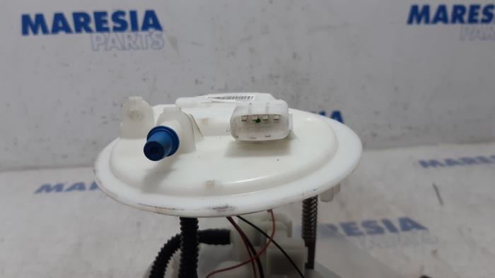 Gebruikte Tank element Pomp Renault Scénic III (JZ) 2.0 16V CVT Prijs € 75,00 Margeregeling aangeboden door Maresia Parts