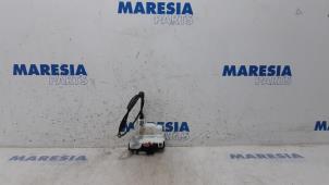 Gebruikte Portierslot Mechaniek 2deurs rechts Fiat 500C (312) 1.2 69 Prijs € 24,95 Margeregeling aangeboden door Maresia Parts