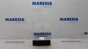 Gebruikte Radio Renault Laguna III (BT) 2.0 16V Prijs € 157,50 Margeregeling aangeboden door Maresia Parts