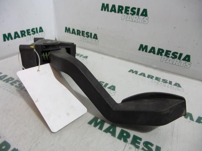 Gebruikte Sensor Gaspedaalpositie Fiat Punto II (188) 1.9 JTD 80 ELX Prijs € 20,00 Margeregeling aangeboden door Maresia Parts