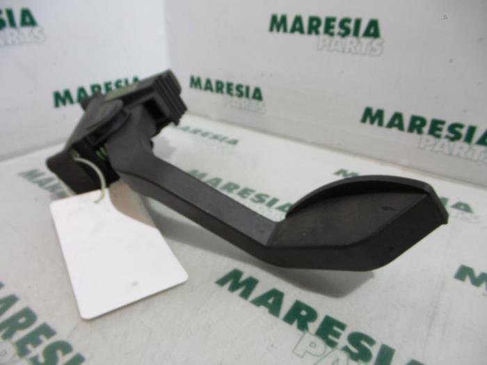 Gebruikte Sensor Gaspedaalpositie Fiat Punto II (188) 1.9 JTD 80 ELX 5-Drs. Prijs € 20,00 Margeregeling aangeboden door Maresia Parts