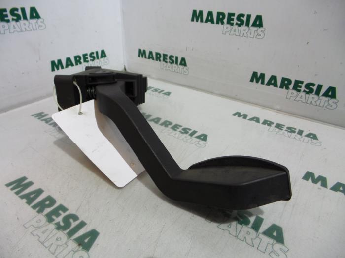 Gebruikte Sensor Gaspedaalpositie Fiat Punto II (188) 1.9 JTD 80 ELX 3-Drs. Prijs € 20,00 Margeregeling aangeboden door Maresia Parts