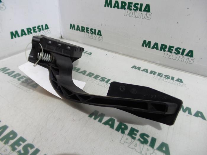 Gebruikte Sensor Gaspedaalpositie Fiat Punto II (188) 1.3 JTD 16V Prijs € 15,00 Margeregeling aangeboden door Maresia Parts