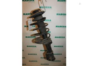 Gebruikte Schokdemperpoot links-voor Fiat Marea (185AX) 1.6 16V Prijs € 30,00 Margeregeling aangeboden door Maresia Parts