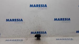 Gebruikte Koelvinweerstand Peugeot 307 CC (3B) 2.0 16V Prijs € 20,00 Margeregeling aangeboden door Maresia Parts