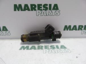 Gebruikte Injector (benzine injectie) Peugeot 407 SW (6E) 2.0 HDiF 16V Prijs € 25,00 Margeregeling aangeboden door Maresia Parts