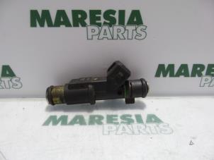 Gebruikte Injector (benzine injectie) Peugeot 407 SW (6E) 2.0 HDiF 16V Prijs € 25,00 Margeregeling aangeboden door Maresia Parts