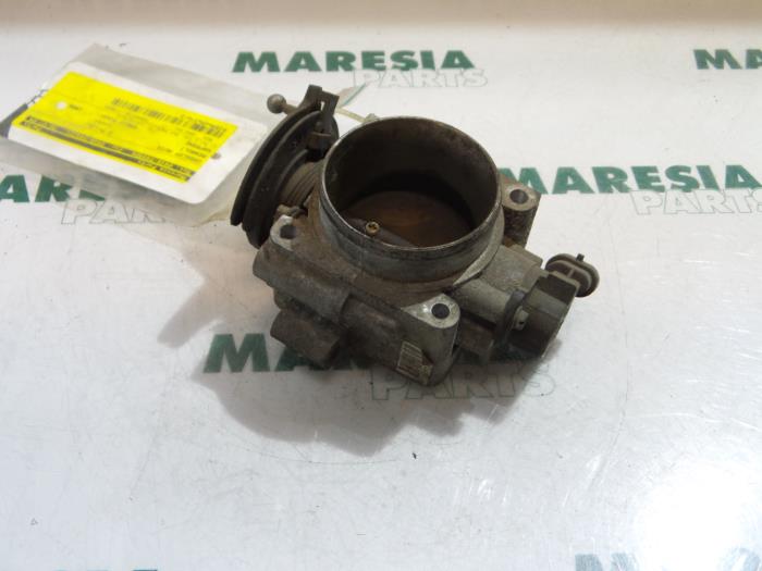 Gebruikte Gasklephuis Renault Safrane II 2.0 16V RTE,RXE Prijs € 105,00 Margeregeling aangeboden door Maresia Parts