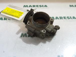 Gebruikte Gasklephuis Renault Safrane II 2.0 16V RTE,RXE Prijs € 105,00 Margeregeling aangeboden door Maresia Parts