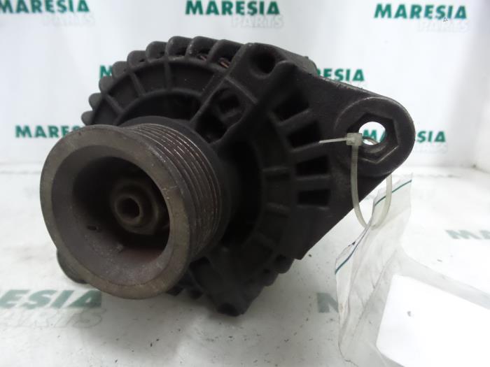 Gebruikte Dynamo Alfa Romeo 156 (932) 2.0 Twin Spark 16V Prijs € 40,00 Margeregeling aangeboden door Maresia Parts