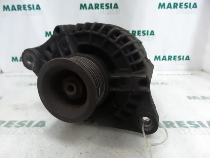 Gebruikte Dynamo Alfa Romeo 156 (932) 2.0 Twin Spark 16V Prijs € 40,00 Margeregeling aangeboden door Maresia Parts